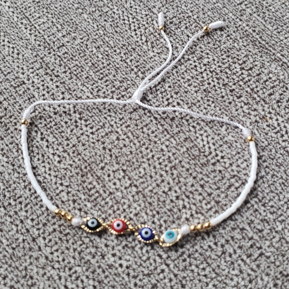 White eye bracelet/ pulsera de ojo blanca